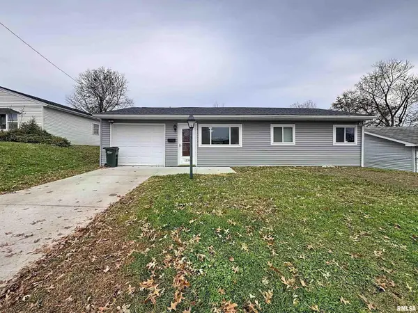 1336 W 38th Pl Place, Davenport, IA 52806