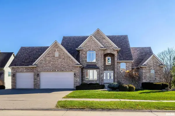 9 Cobblestone Lane, Le Claire, IA 52753