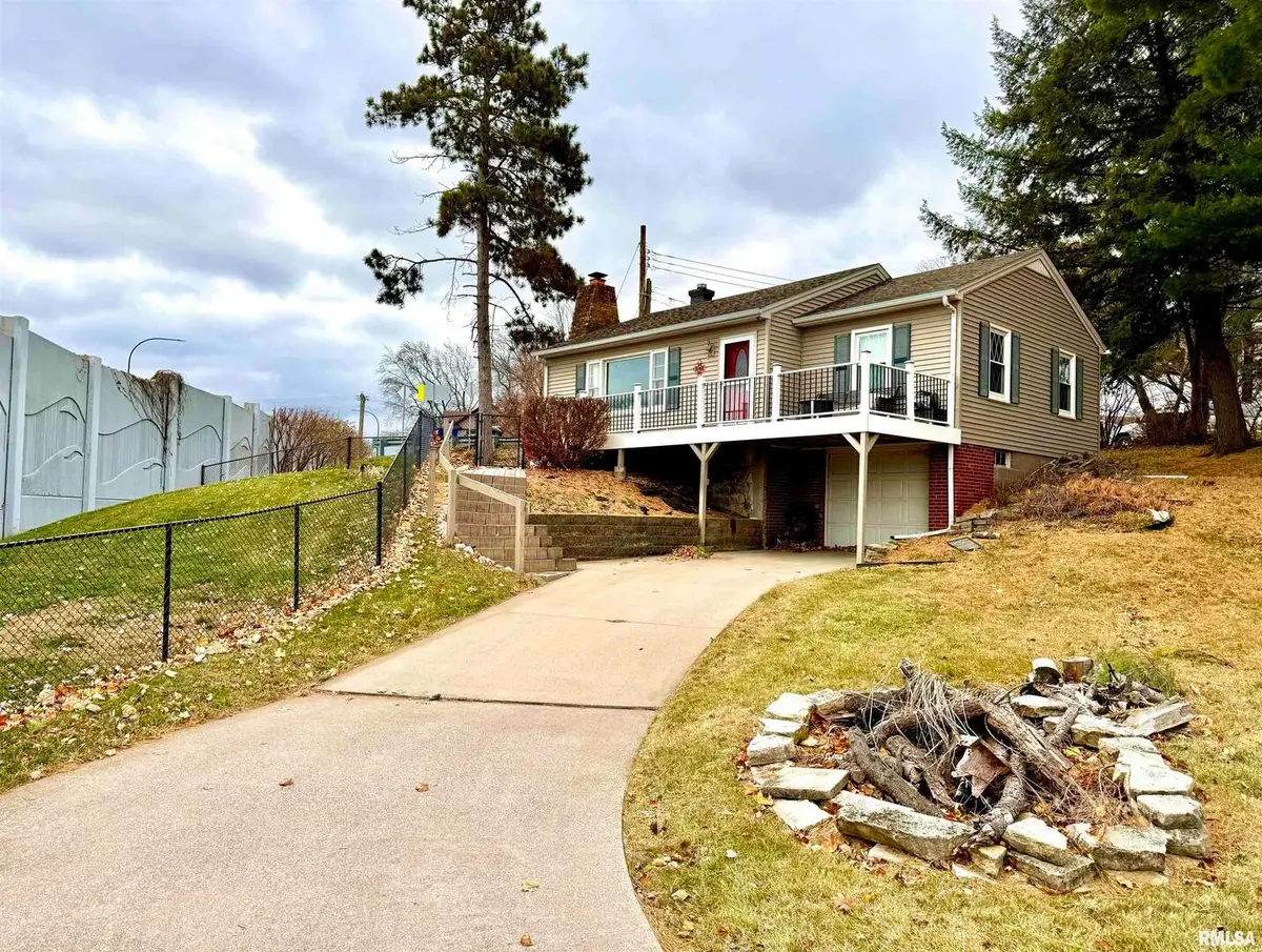 2003 19th Street, Moline, IL 61265 - Image #1