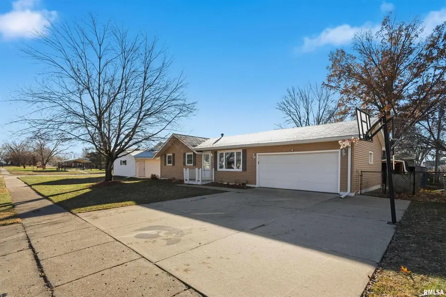 305 W Spring Street, Eldridge, IA 52748 - Image #2