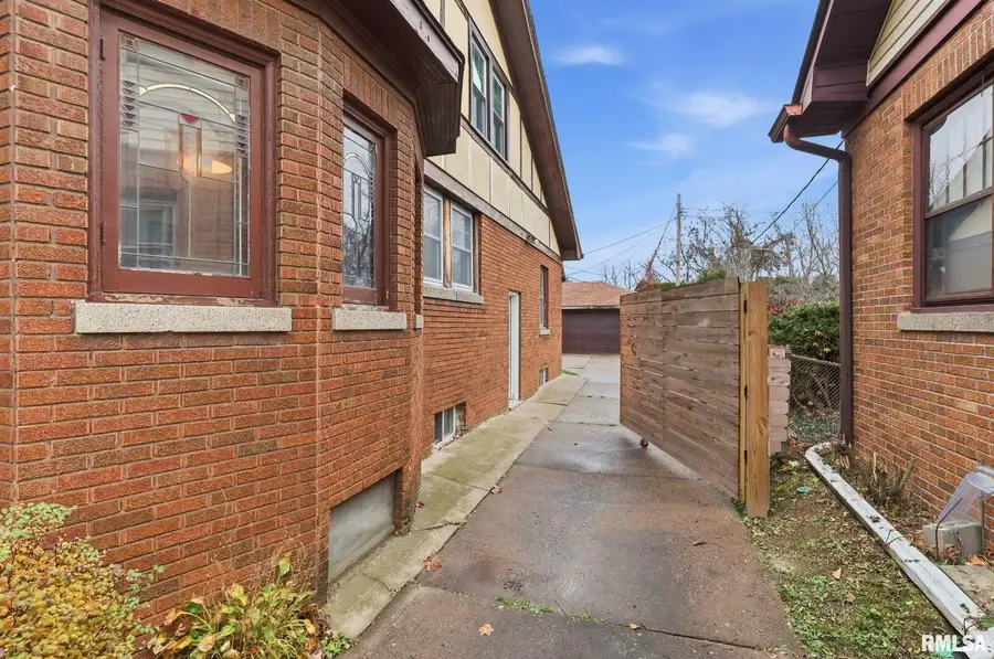 2911 21st Avenue, Rock Island, IL 61201 - Image #3