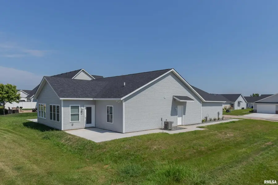 118 Beacon Harbor Circle, East Moline, IL 61244 - Image #3