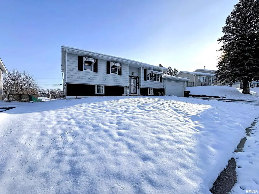 8119 10th Street W, Rock Island, IL 61201-7742 - Image #2