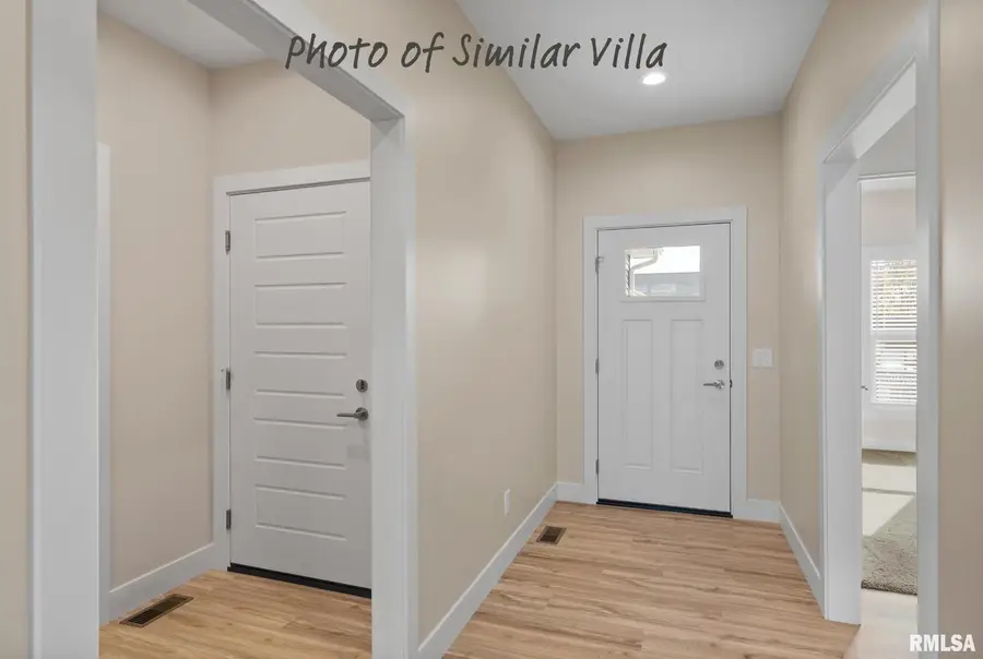 37 Frank Court, Le Claire, IA 52753 - Image #2