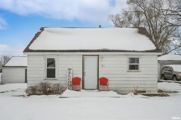 2207 4th Street, Fulton, IL 61252