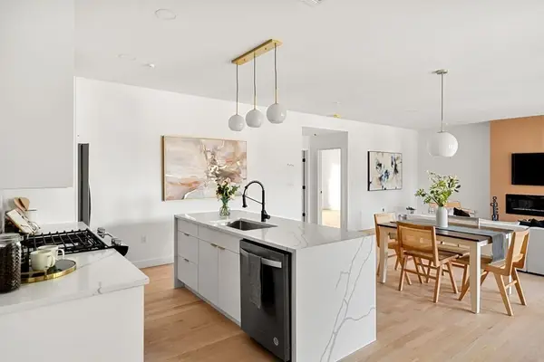 43 Withington St #7, Boston, MA 02124