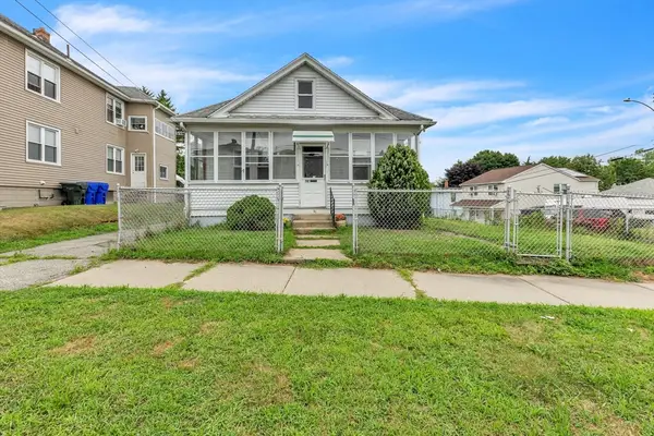 96 Lyons St, Springfield, MA 01151