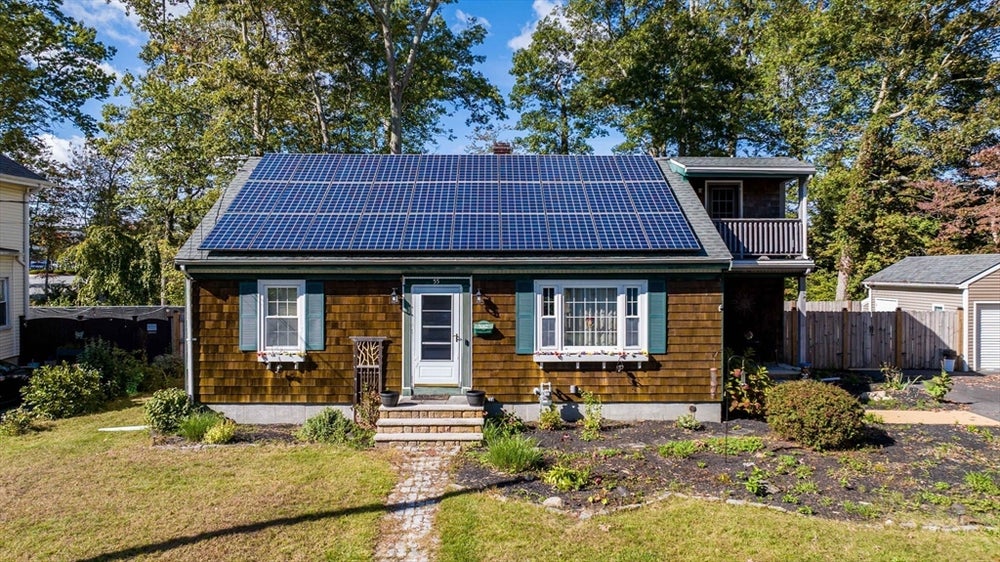 55 Lexington Ave, Dartmouth, MA 02747 BHGRE