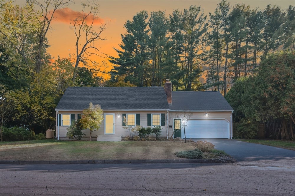 43 Pilgrim Dr, Northampton, MA 01060 BHGRE