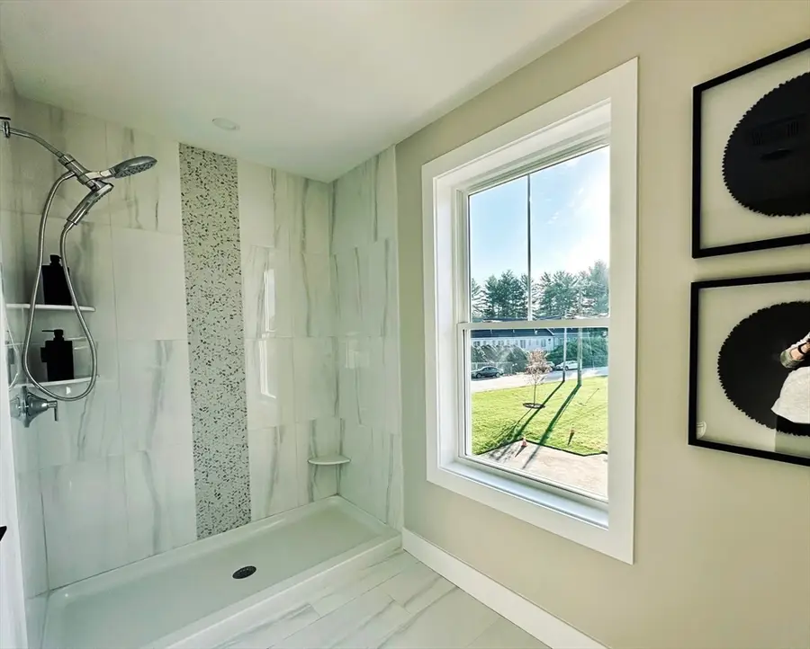 14 Elise Avenue #7, Londonderry, NH 03053 - Image #3