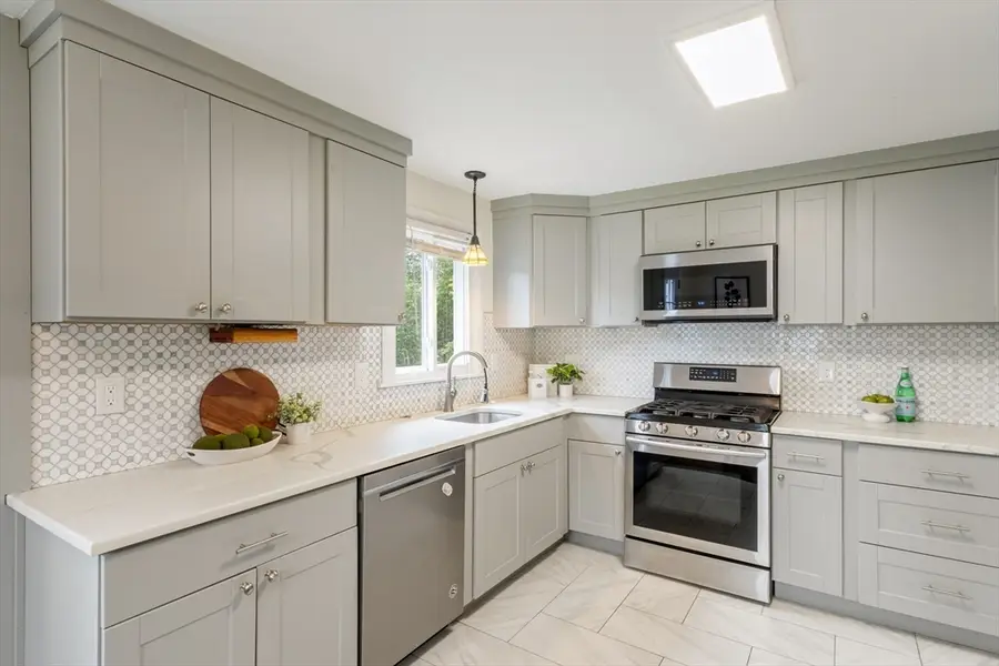 13 Karen Cir, Holliston, MA 01746 - #2