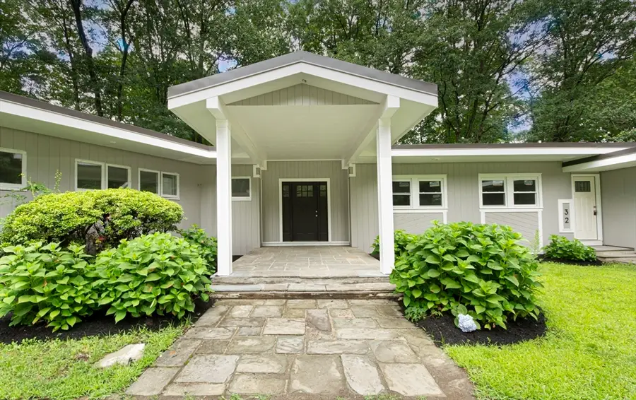 32 Aylesbury Rd, Worcester, MA 01609 - Image #2