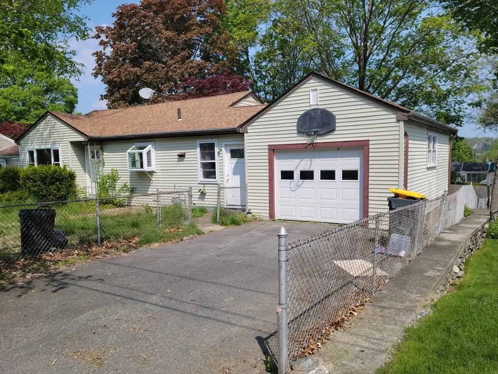 34 Doherty Ave, Somerset, MA 02726 - #1