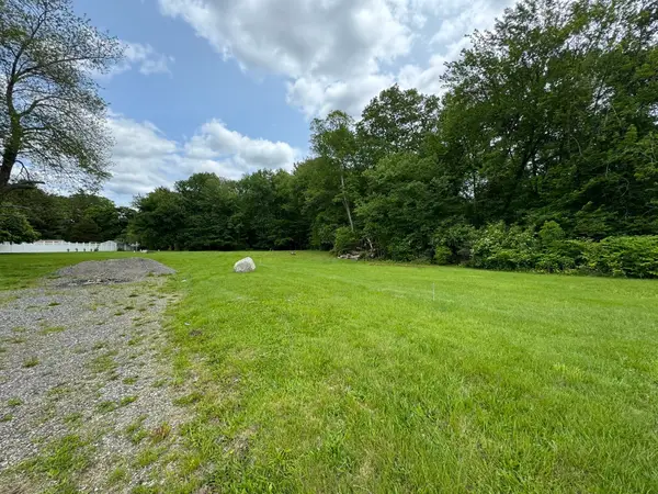 454 Fall River Ave, Seekonk, MA 02771