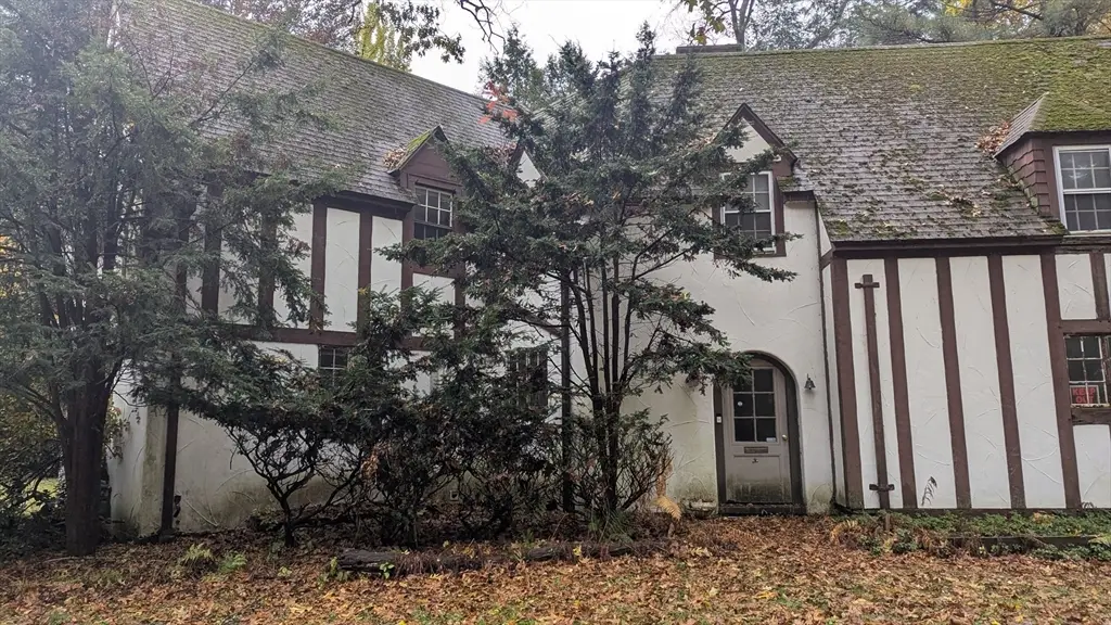 114 Park Dr, Springfield, MA 01106 - Image #1