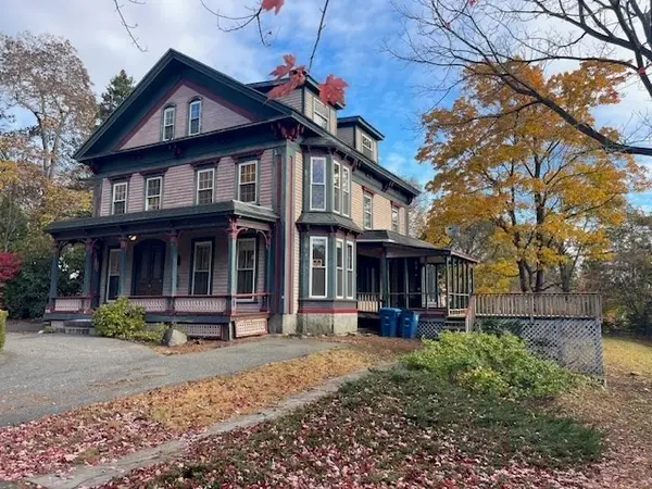 21 High St, Monson, MA 01057