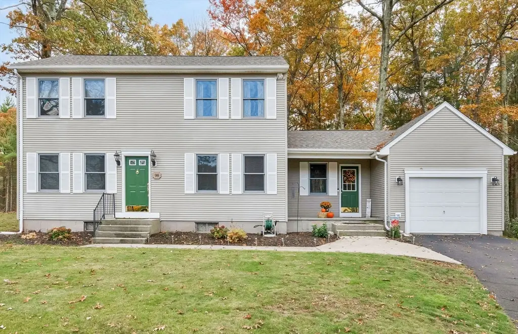 98 Fox Woods Dr, Springfield, MA 01129 - Image #1