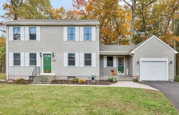 98 Fox Woods Dr, Springfield, MA 01129