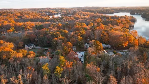 61 Beech St, Hamilton, MA 01982