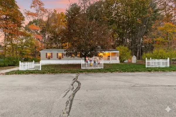 38 Rosemary St., Salem, NH 03079