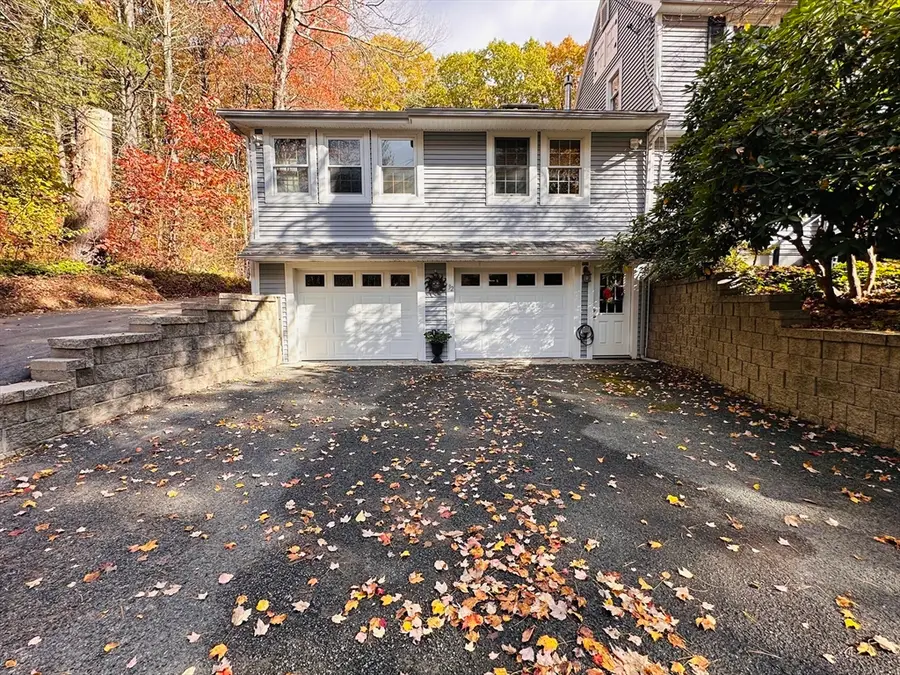 32 Sherwood Dr, Belchertown, MA 01007 - Image #2