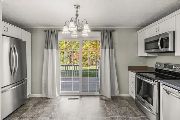 32 Fox Meadow Rd #E, Leominster, MA 01453