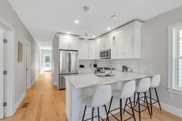 103 Neponset Ave #103, Boston, MA 02131