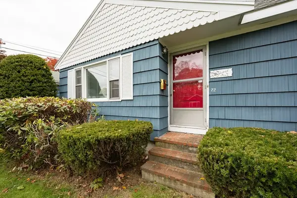 22 Everett St, Taunton, MA 02780