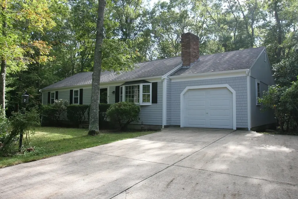 19 Oriole Ln, Marstons Mills, MA 02648 - Image #1