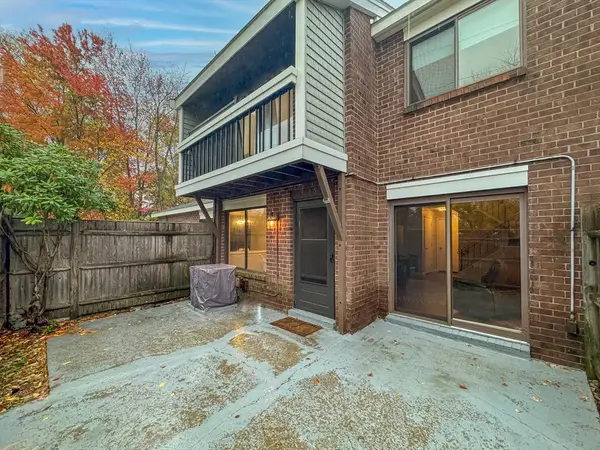 175 Greenbrook Dr #175, Stoughton, MA 02072