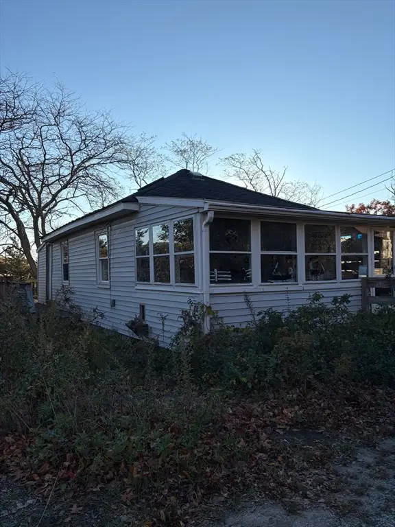 15 Logan Ave, Hull, MA 02045