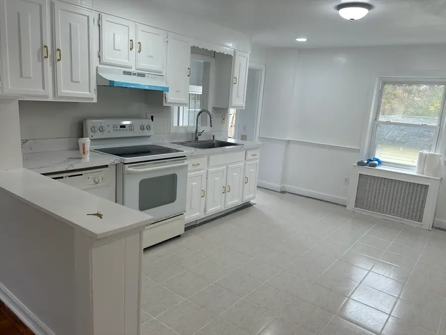 34 Hawthorne St, North Attleboro, MA 02760 - Image #3