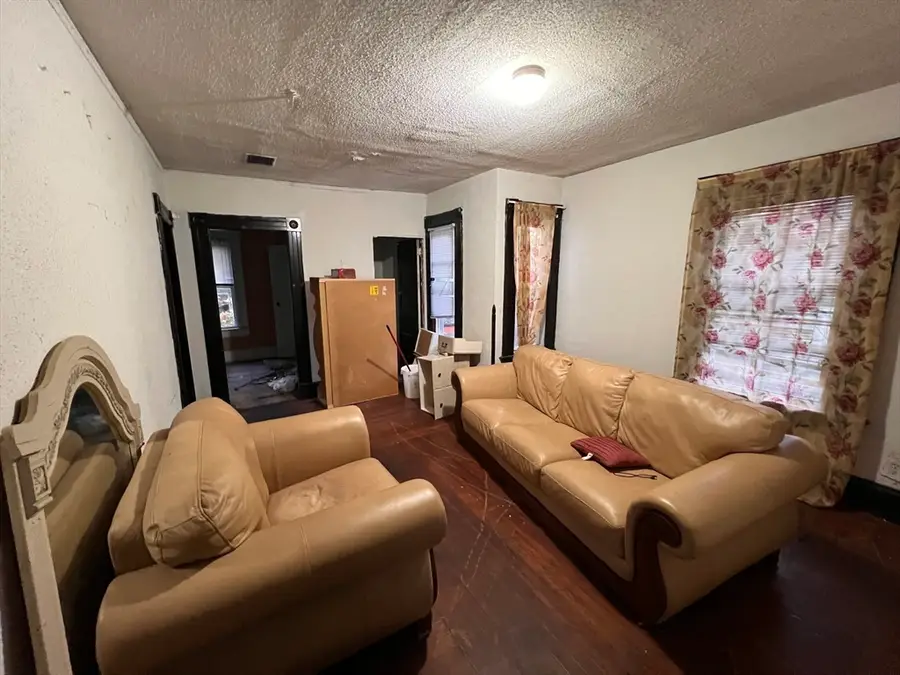 34 Wellesley St, Springfield, MA 01109 - Image #2