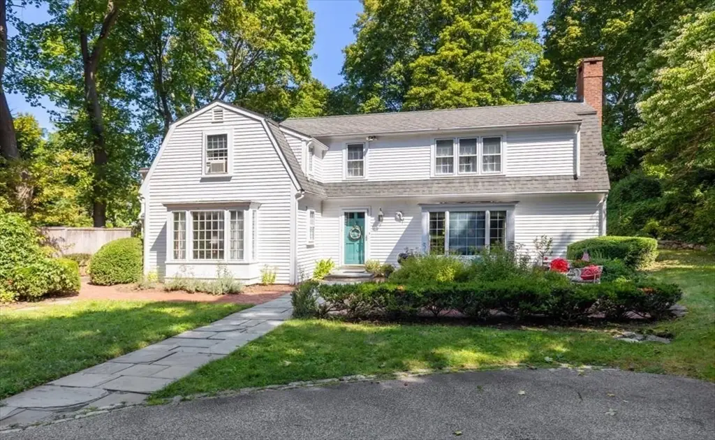 102 Central St, Hingham, MA 02043 - Image #1