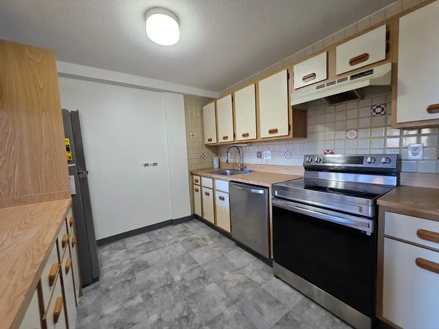 96 Old Colony Ave #318, East Taunton, MA 02718 - Image #3