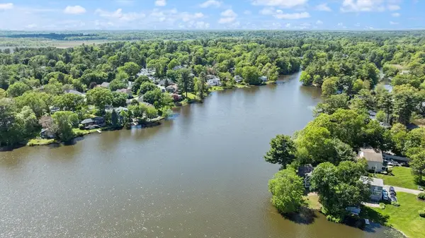 320 Pillings Pond Rd, Lynnfield, MA 01940