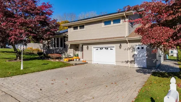 29 Maplecrest Dr, Dartmouth, MA 02747