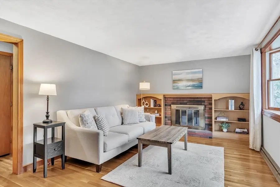 11 Violet Rd, Burlington, MA 01803 - Image #3