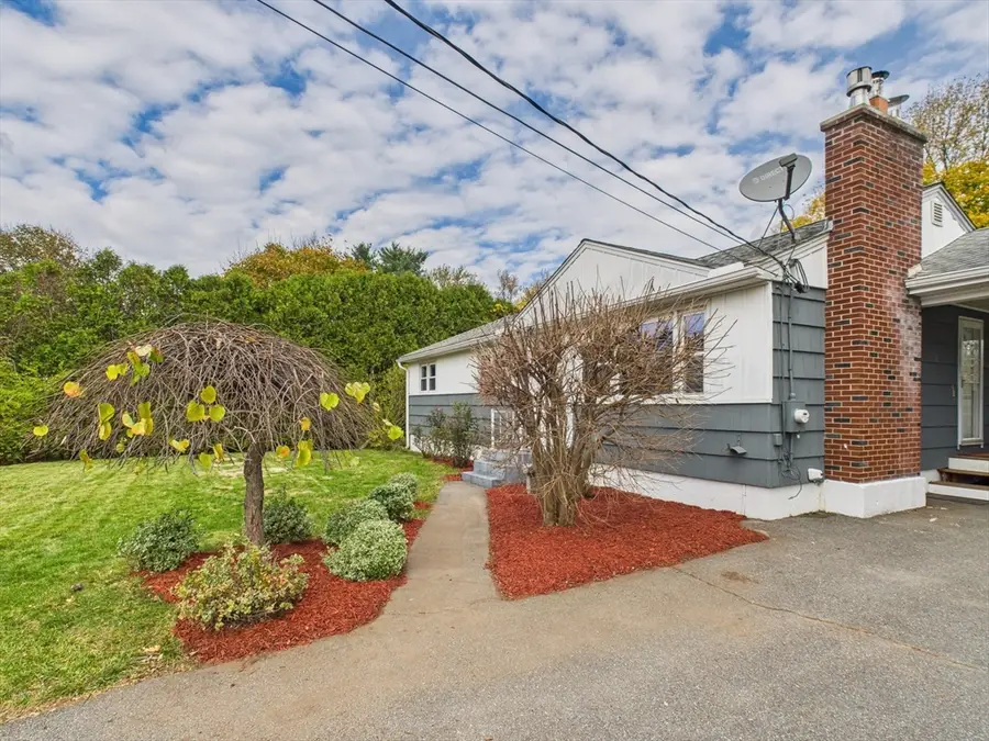 305 Pleasant St, Lunenburg, MA 01462 - Image #2