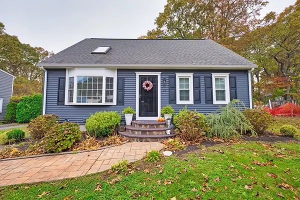 33 Rosewood Ter, Dartmouth, MA 02747
