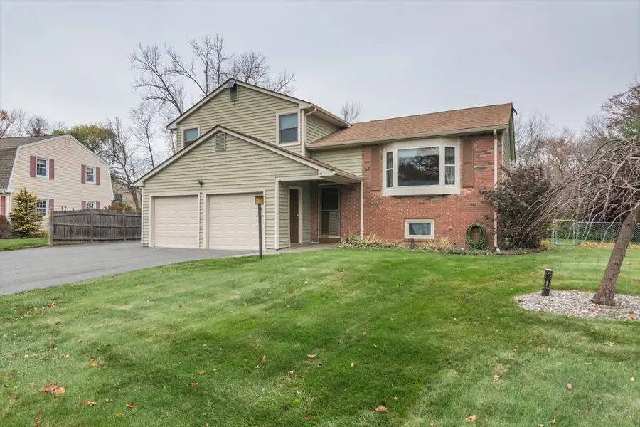 4 Liquori Dr, Feeding Hills, MA 01030 - Image #2