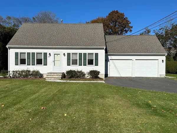 21 Avis St, Dartmouth, MA 02748