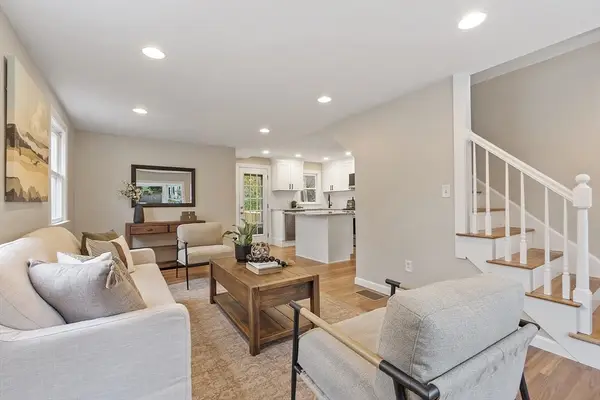 23 Blossom Street, Clinton, MA 01510