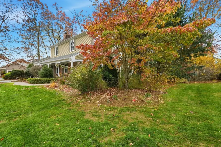 27 Eastwood Dr, Wilbraham, MA 01095 - Image #3