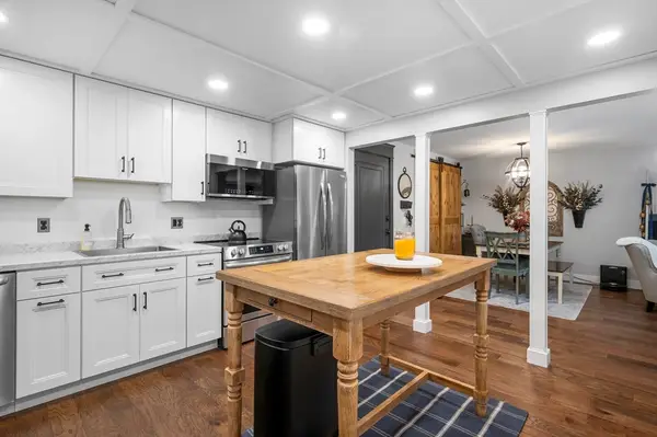 21 Shadowbrook Ln #13, Milford, MA 01757