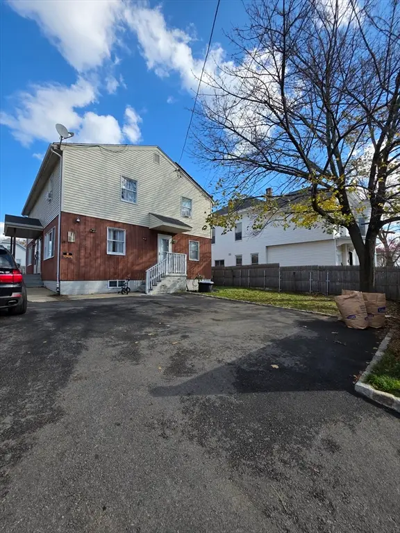 122 Mount Vernon St, Lowell, MA 01854