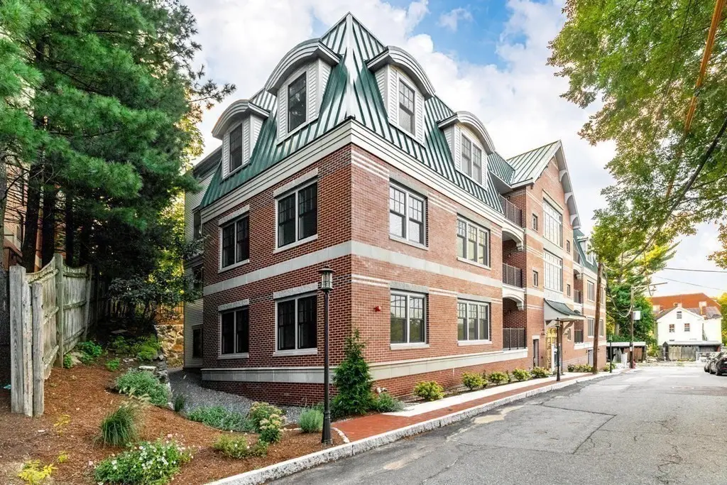 36 Elmwood Ave #2, Winchester, MA 01890 - Image #1