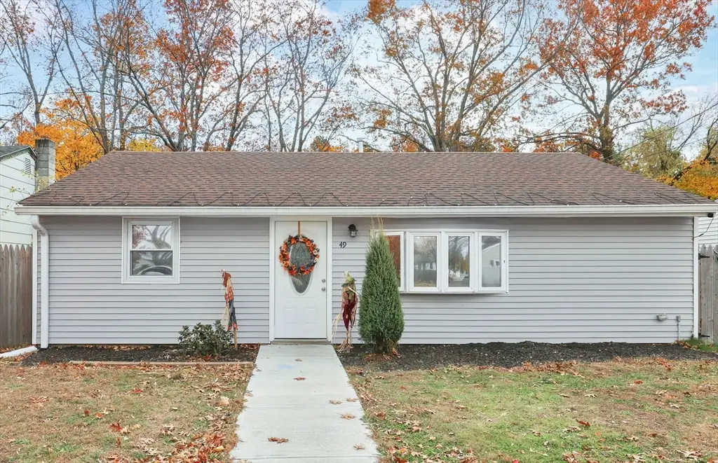 49 Mohegan Ave, Springfield, MA 01151 - Image #1