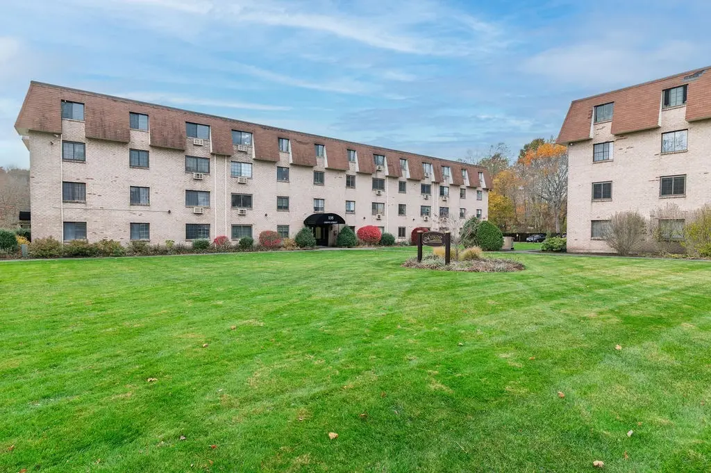 135 Grove St #110, Rockland, MA 02370 - Image #1