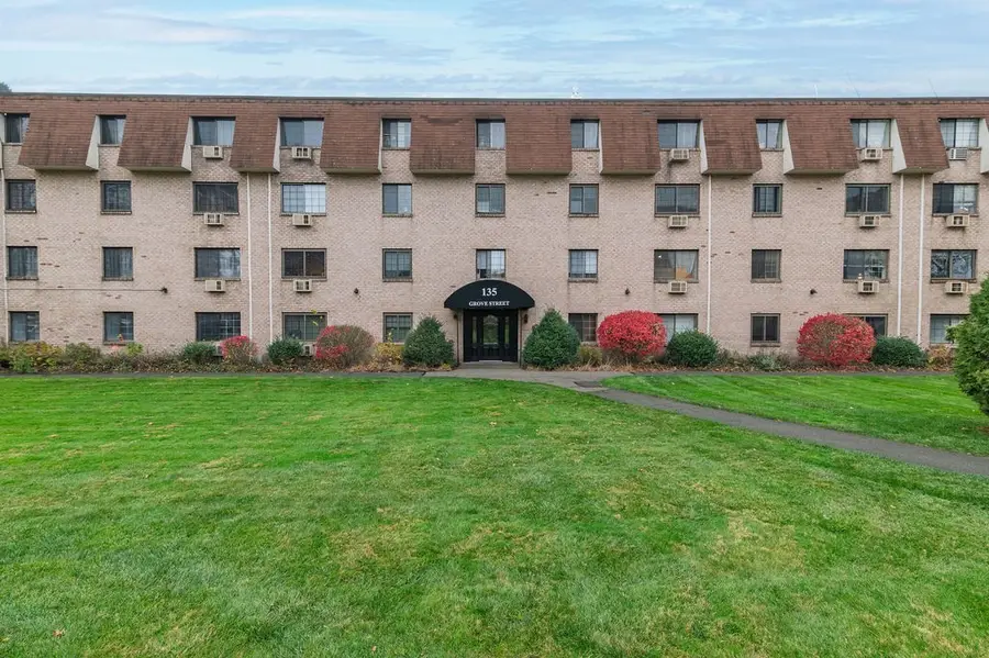 135 Grove St #110, Rockland, MA 02370 - Image #2